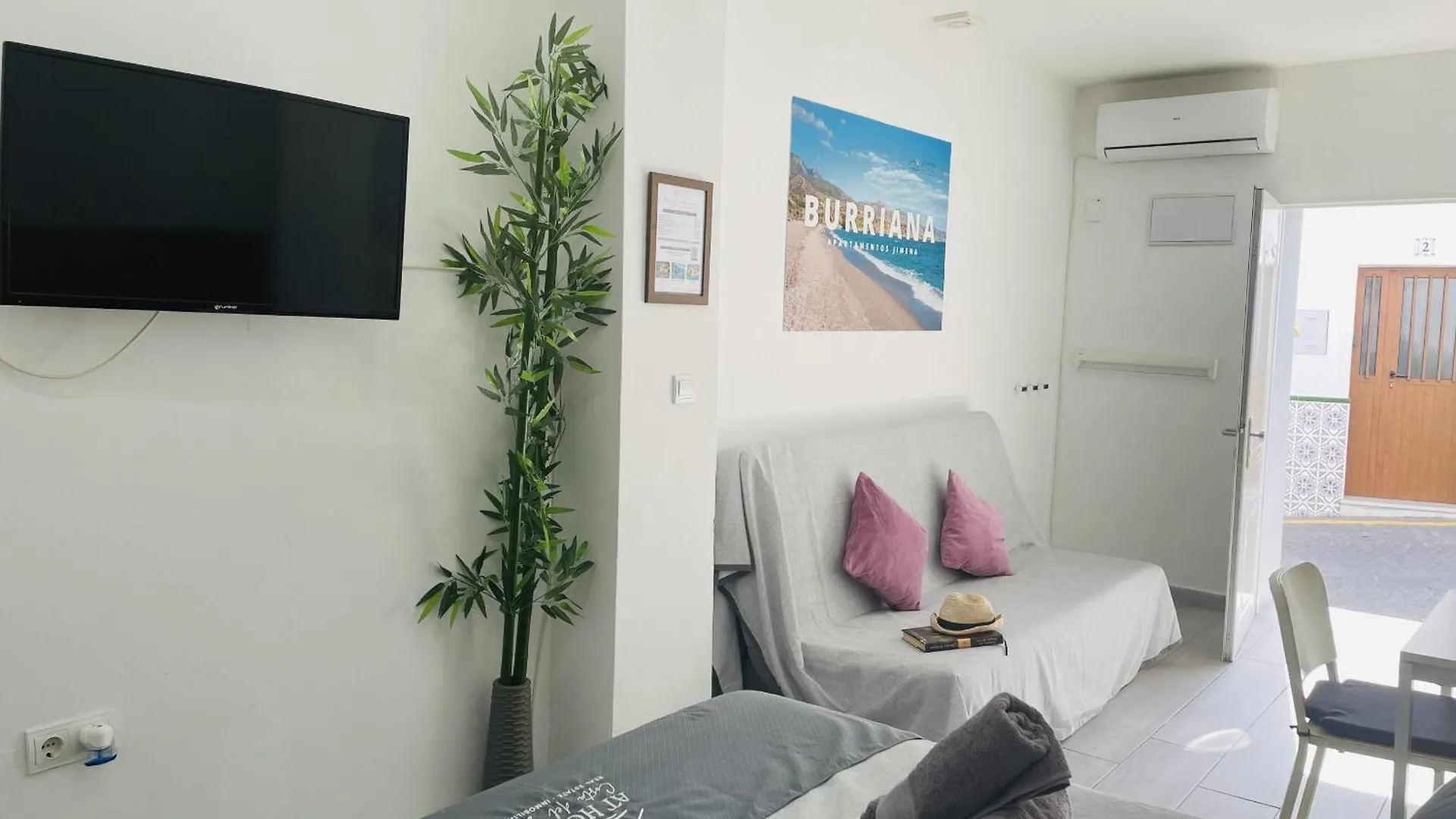 Estudio Jimena Burriana En El Centro De Nerja Apartamento