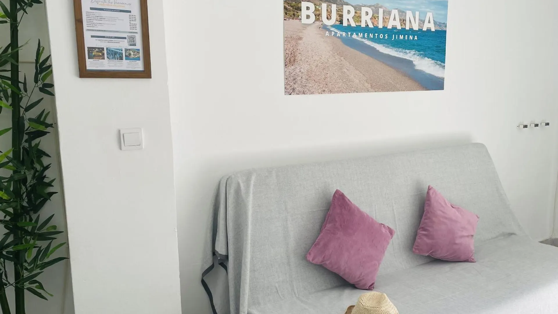 Estudio Jimena Burriana En El Centro De Nerja 0*,  España