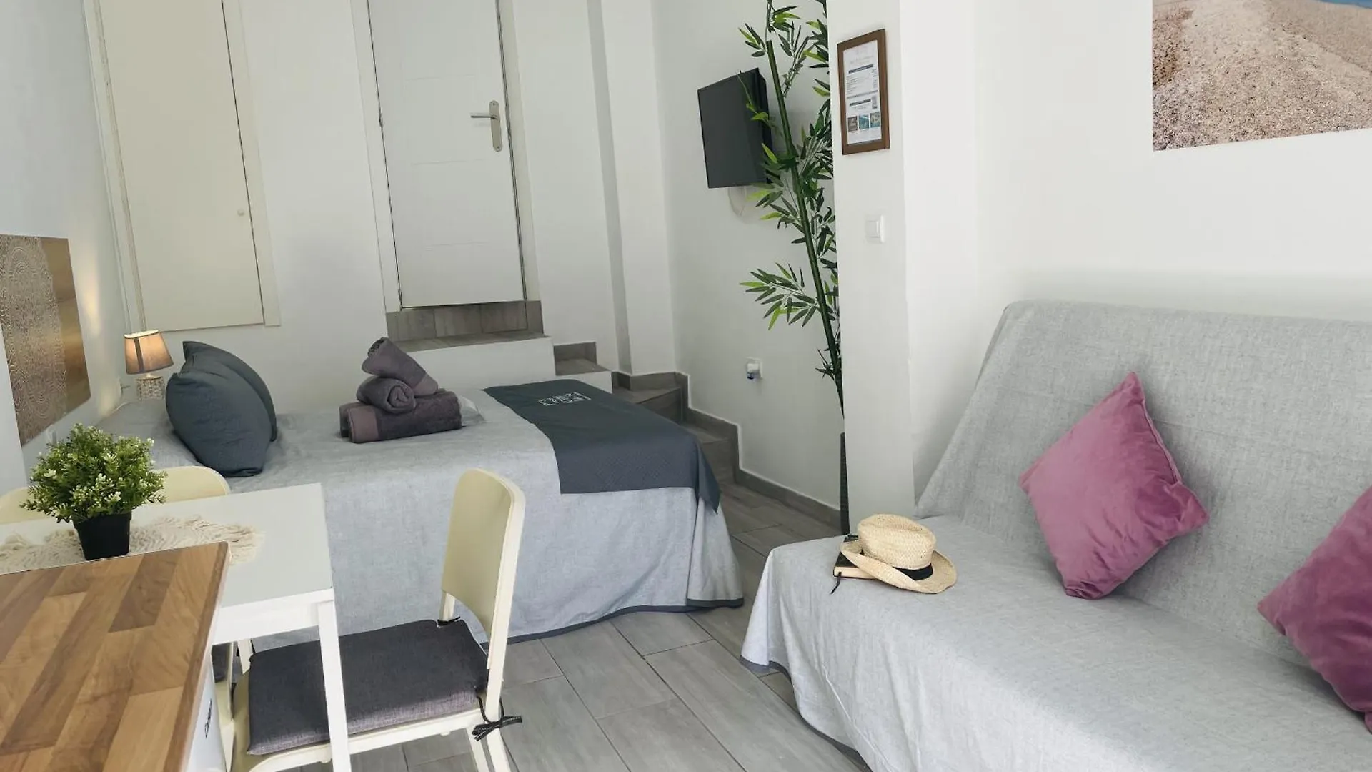 Estudio Jimena Burriana En El Centro De Nerja Apartamento
