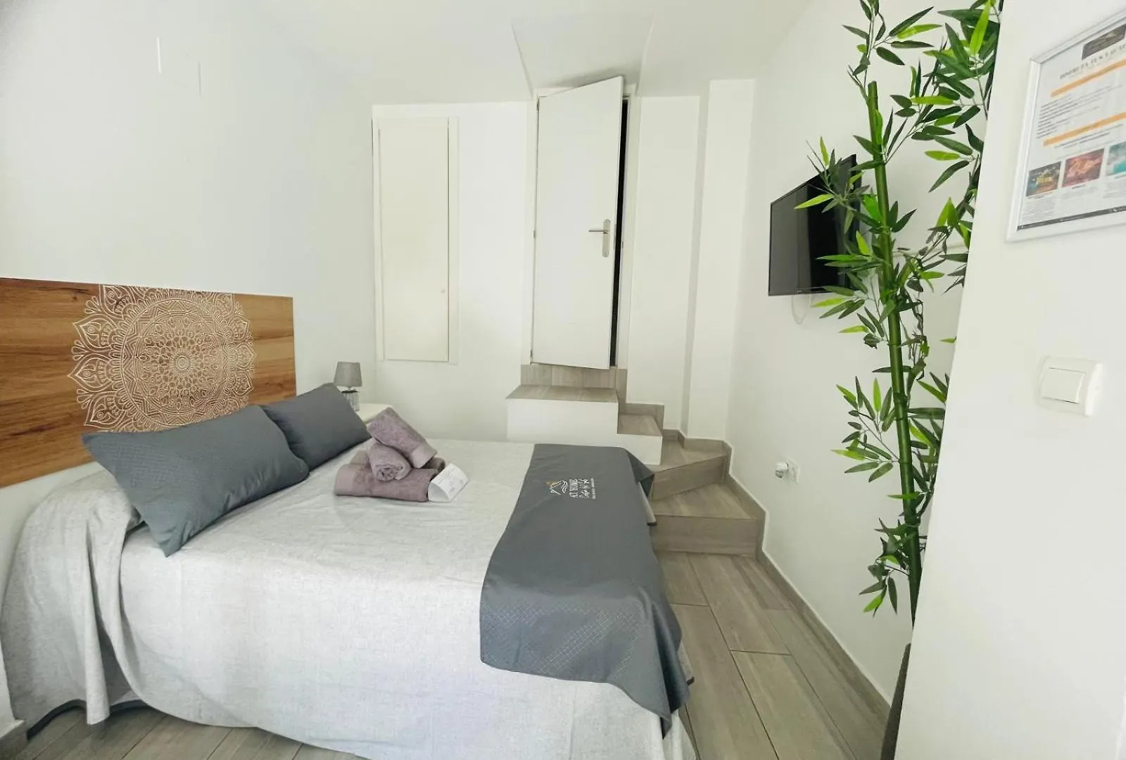 Estudio Jimena Burriana En El Centro De Nerja 0*,